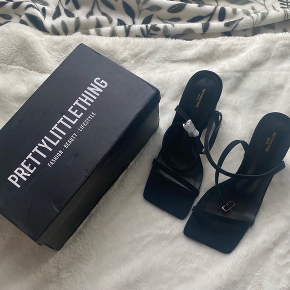 NWT pretty little thing black block heels size 7 - Picture 4 of 5
